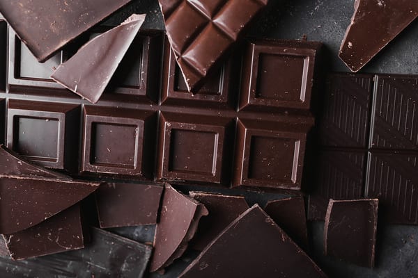 rotunda gym blog advising to snack on dark chocolate for healthy snack options