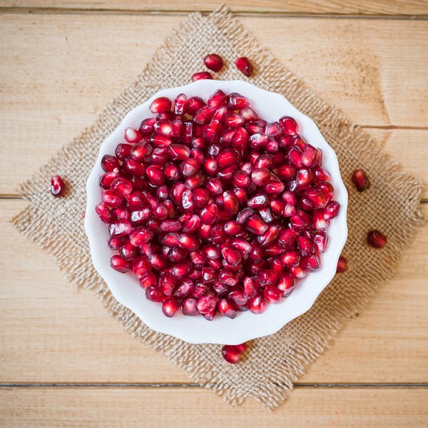 padonia gym recommending eating pomegranates as a nutritious snack