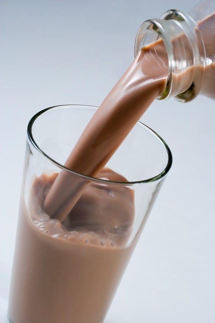 brick bodies gym blog offering nutritional tip on snacking on healthy chocolate protein smoothie