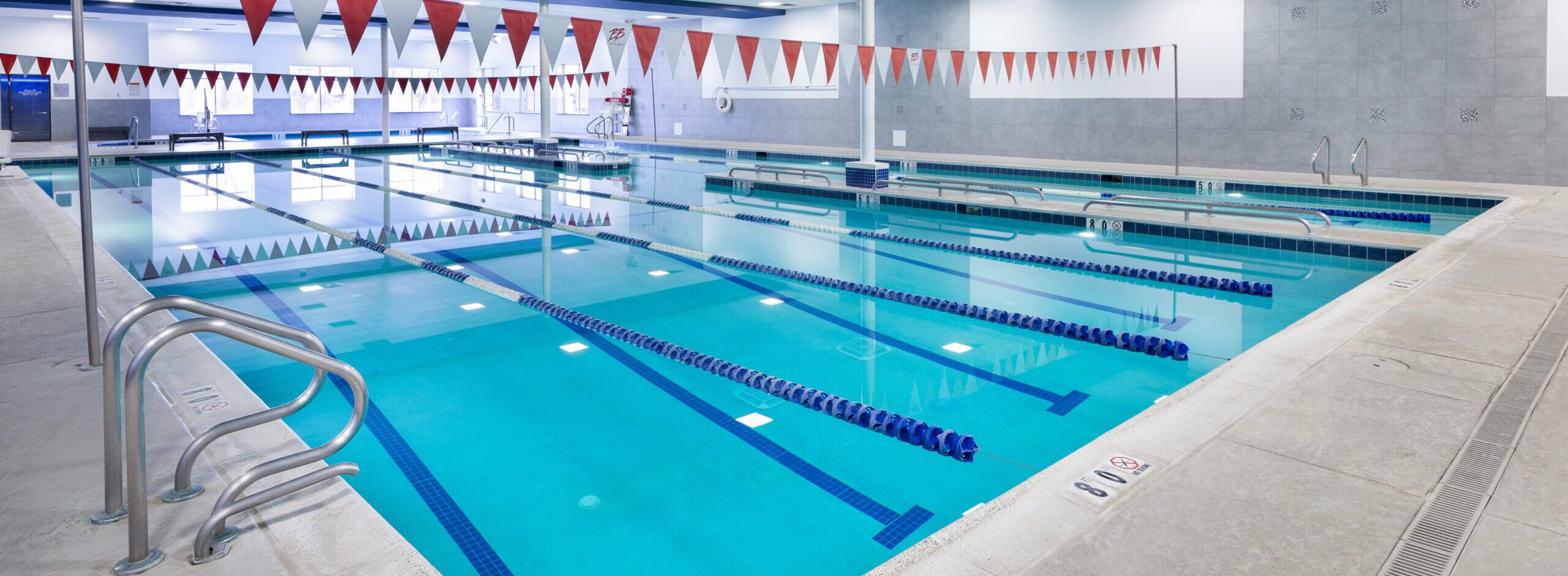 Gym in Padonia with indoor pool
